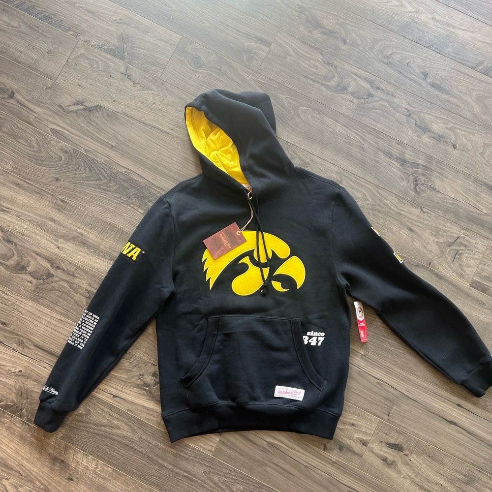 Iowa Hawkeyes Sweatshirt, nwt